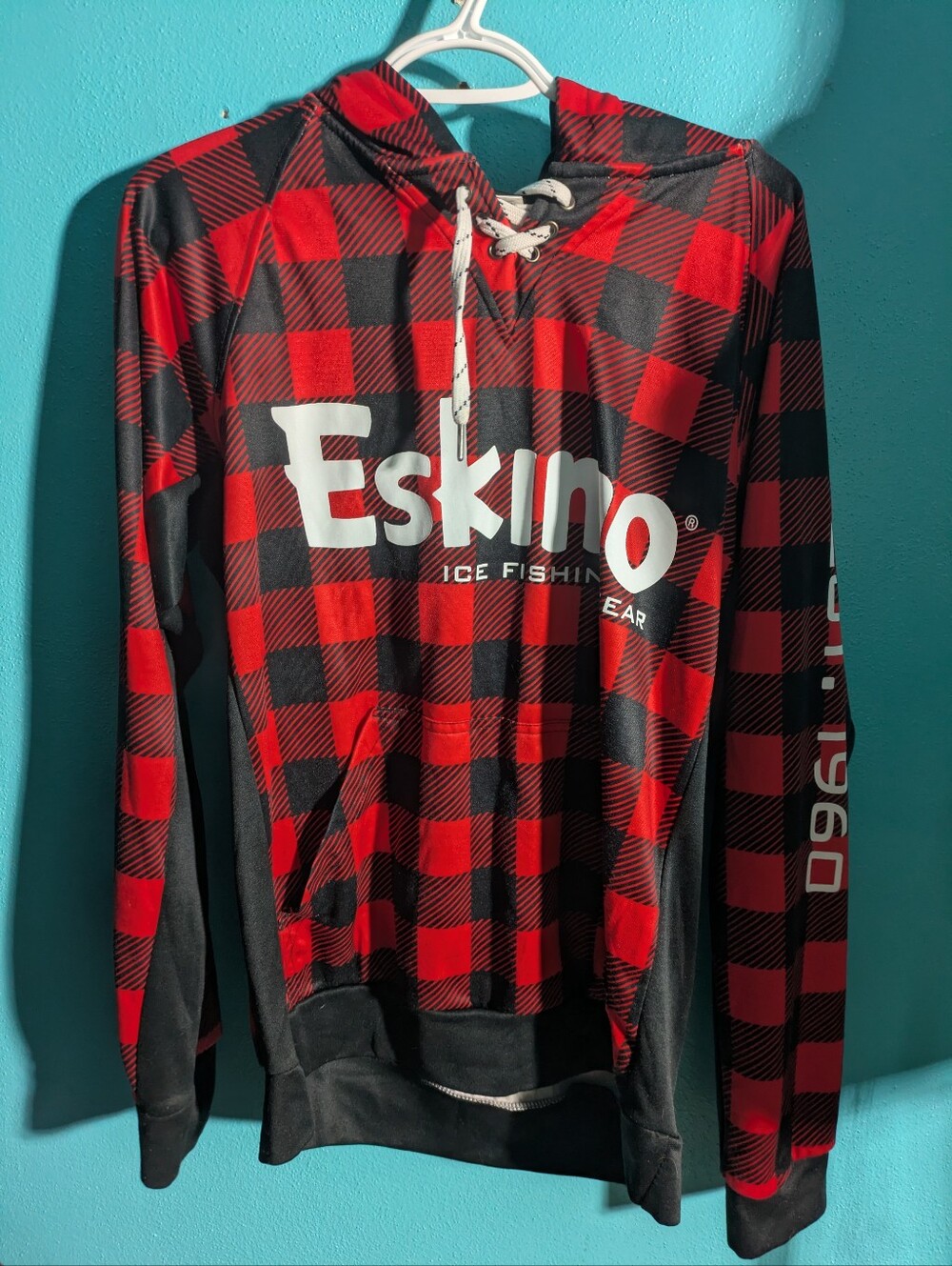 Eskimo Ice Fishing Retro Buffalo Plaid Hoodie – Size M